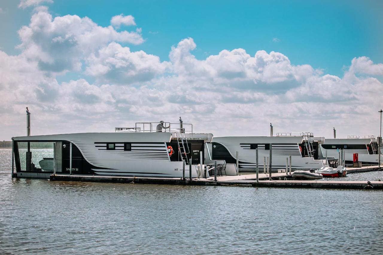 Grand Ht Houseboats - Domki Na Wodzie - Sauna, Jacuzzi, Kominek ミエルノ エクステリア 写真