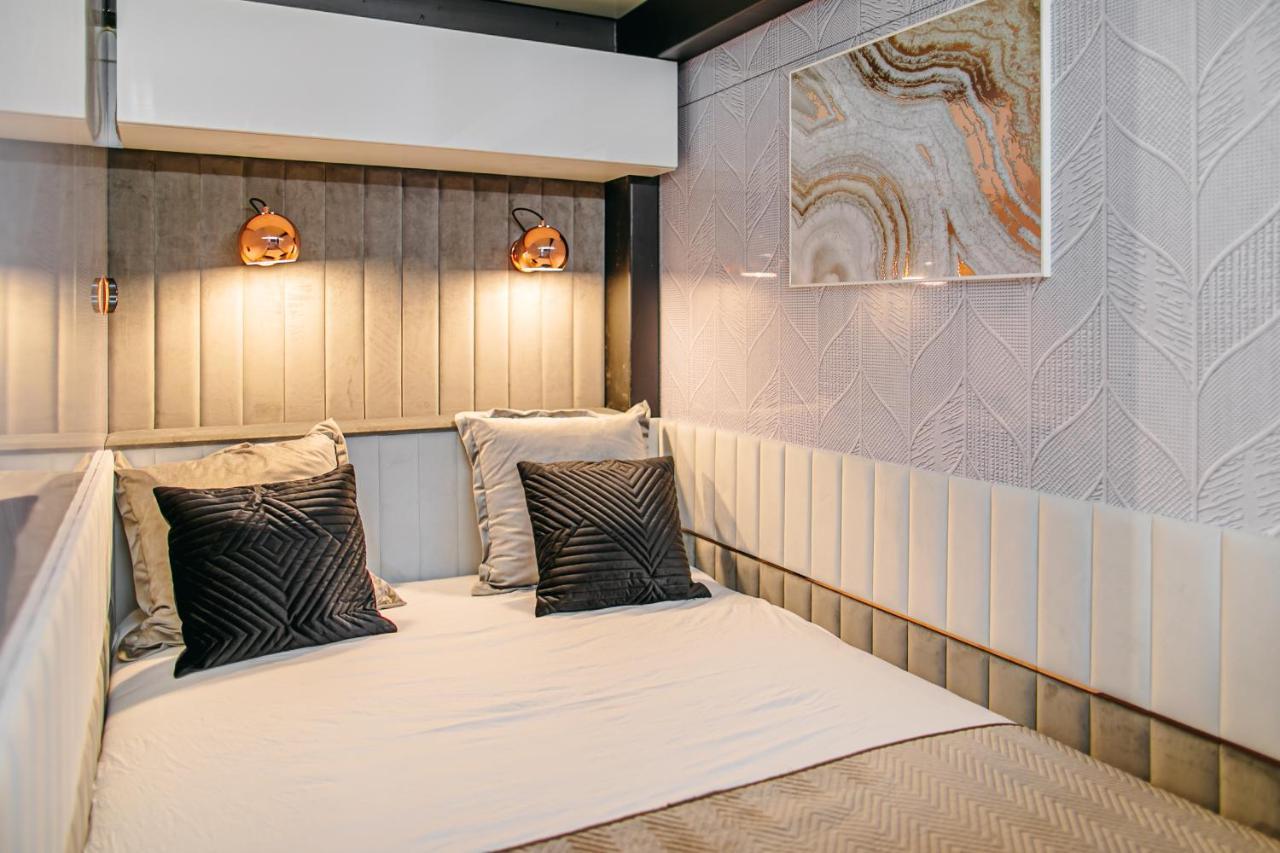Grand Ht Houseboats - Domki Na Wodzie - Sauna, Jacuzzi, Kominek ミエルノ エクステリア 写真