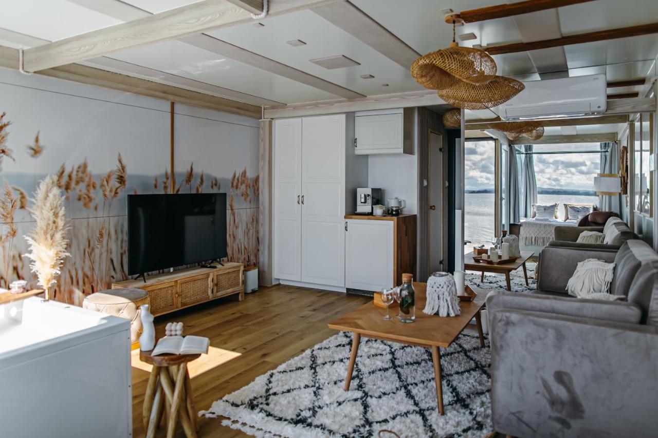 Grand Ht Houseboats - Domki Na Wodzie - Sauna, Jacuzzi, Kominek ミエルノ エクステリア 写真