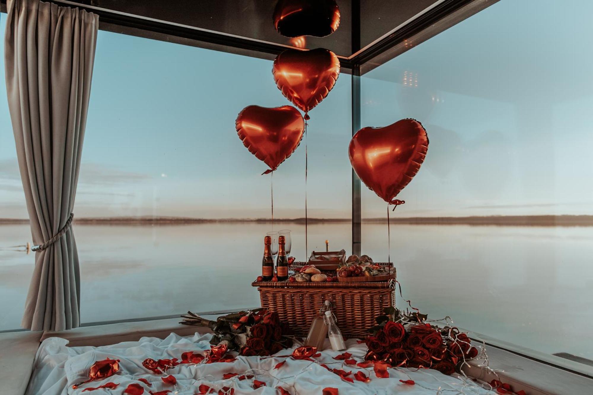 Grand Ht Houseboats - Domki Na Wodzie - Sauna, Jacuzzi, Kominek ミエルノ エクステリア 写真
