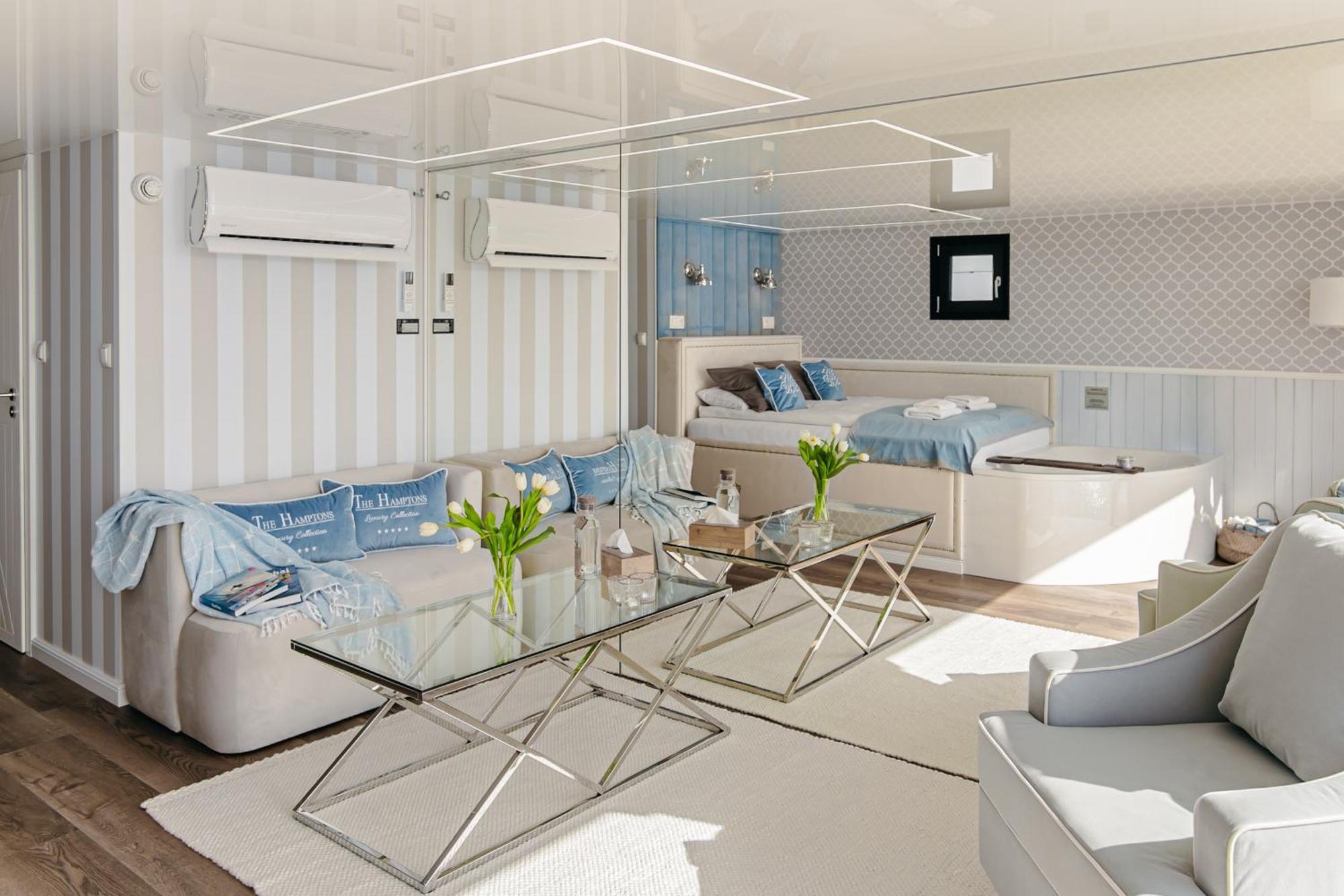 Grand Ht Houseboats - Domki Na Wodzie - Sauna, Jacuzzi, Kominek ミエルノ 部屋 写真