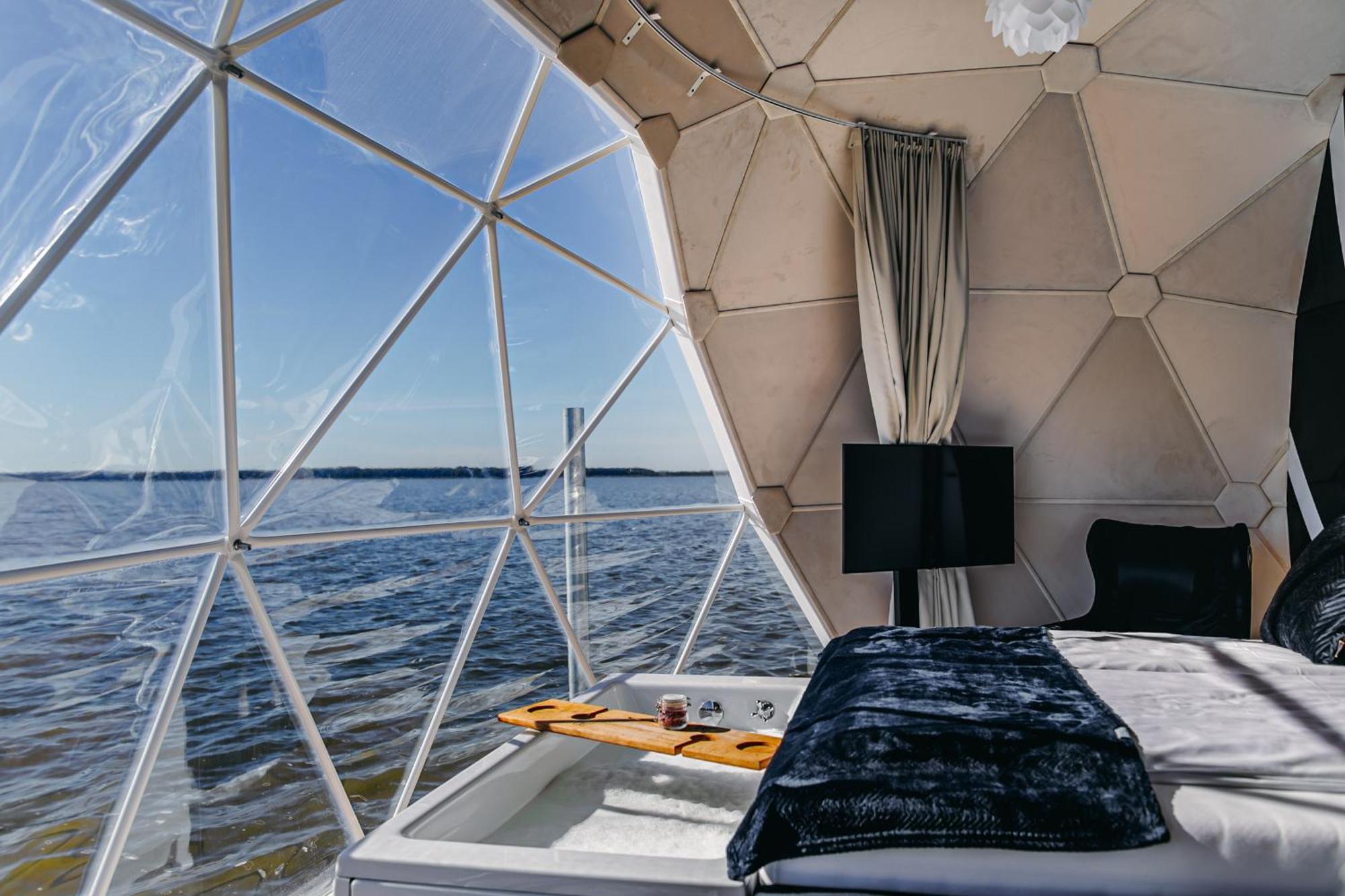 Grand Ht Houseboats - Domki Na Wodzie - Sauna, Jacuzzi, Kominek ミエルノ 部屋 写真