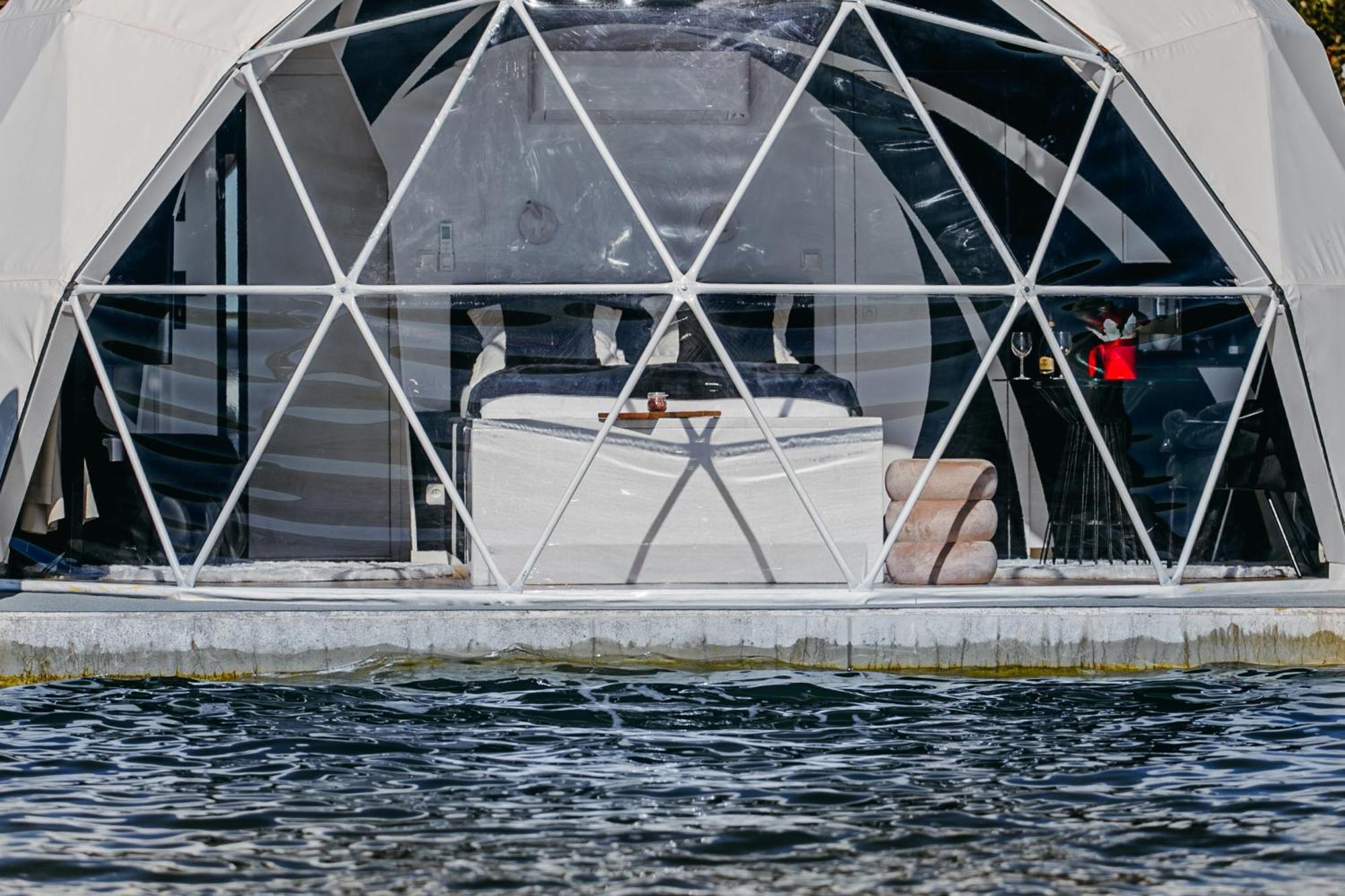 Grand Ht Houseboats - Domki Na Wodzie - Sauna, Jacuzzi, Kominek ミエルノ 部屋 写真