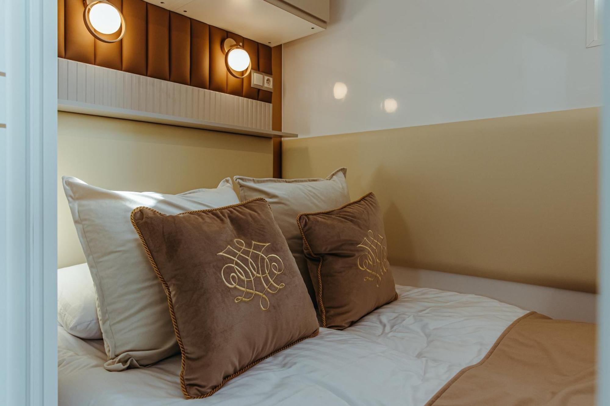 Grand Ht Houseboats - Domki Na Wodzie - Sauna, Jacuzzi, Kominek ミエルノ 部屋 写真