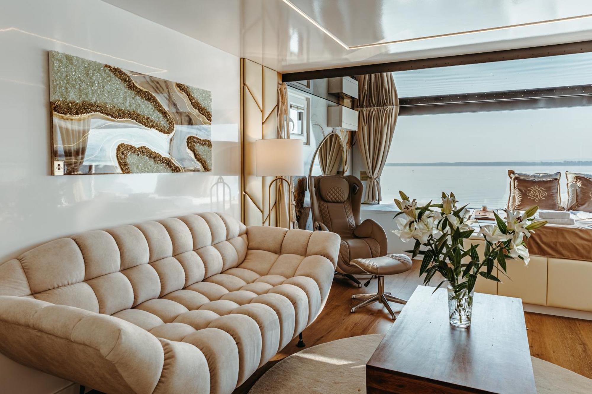 Grand Ht Houseboats - Domki Na Wodzie - Sauna, Jacuzzi, Kominek ミエルノ 部屋 写真