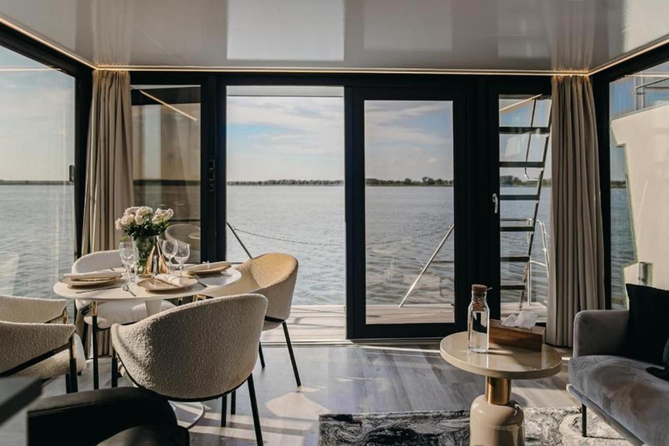 Grand Ht Houseboats - Domki Na Wodzie - Sauna, Jacuzzi, Kominek ミエルノ エクステリア 写真