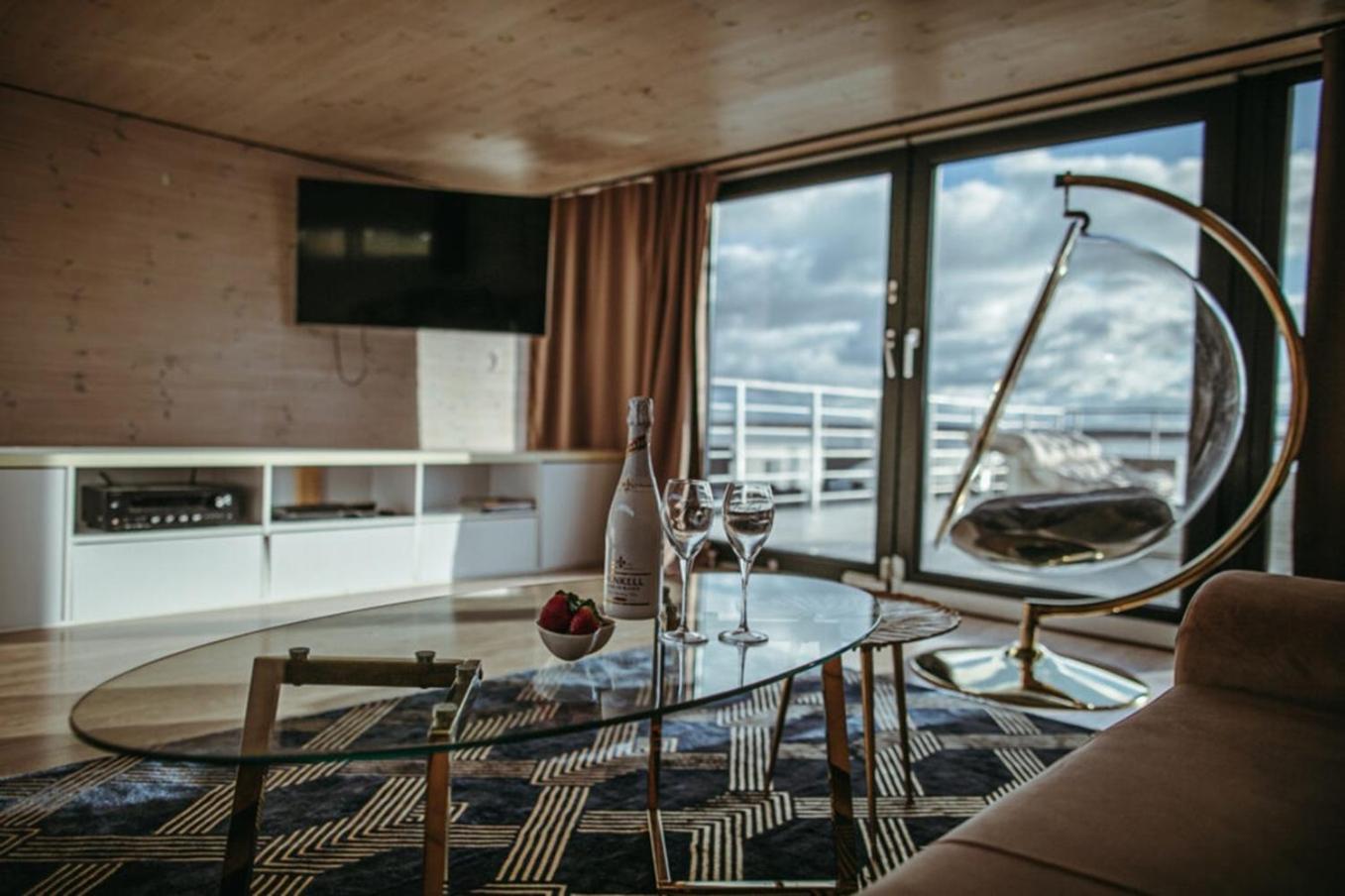 Grand Ht Houseboats - Domki Na Wodzie - Sauna, Jacuzzi, Kominek ミエルノ エクステリア 写真