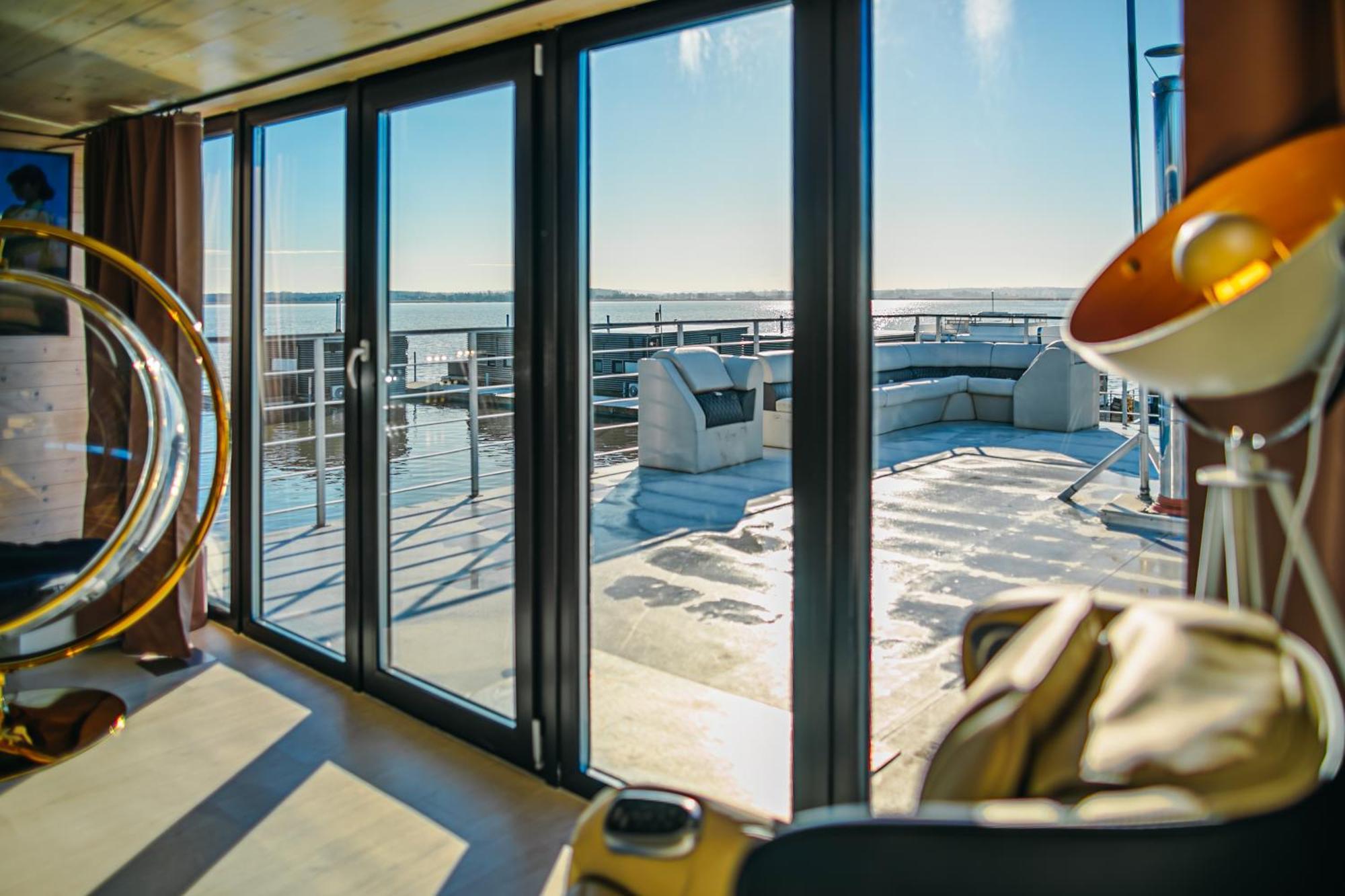 Grand Ht Houseboats - Domki Na Wodzie - Sauna, Jacuzzi, Kominek ミエルノ 部屋 写真