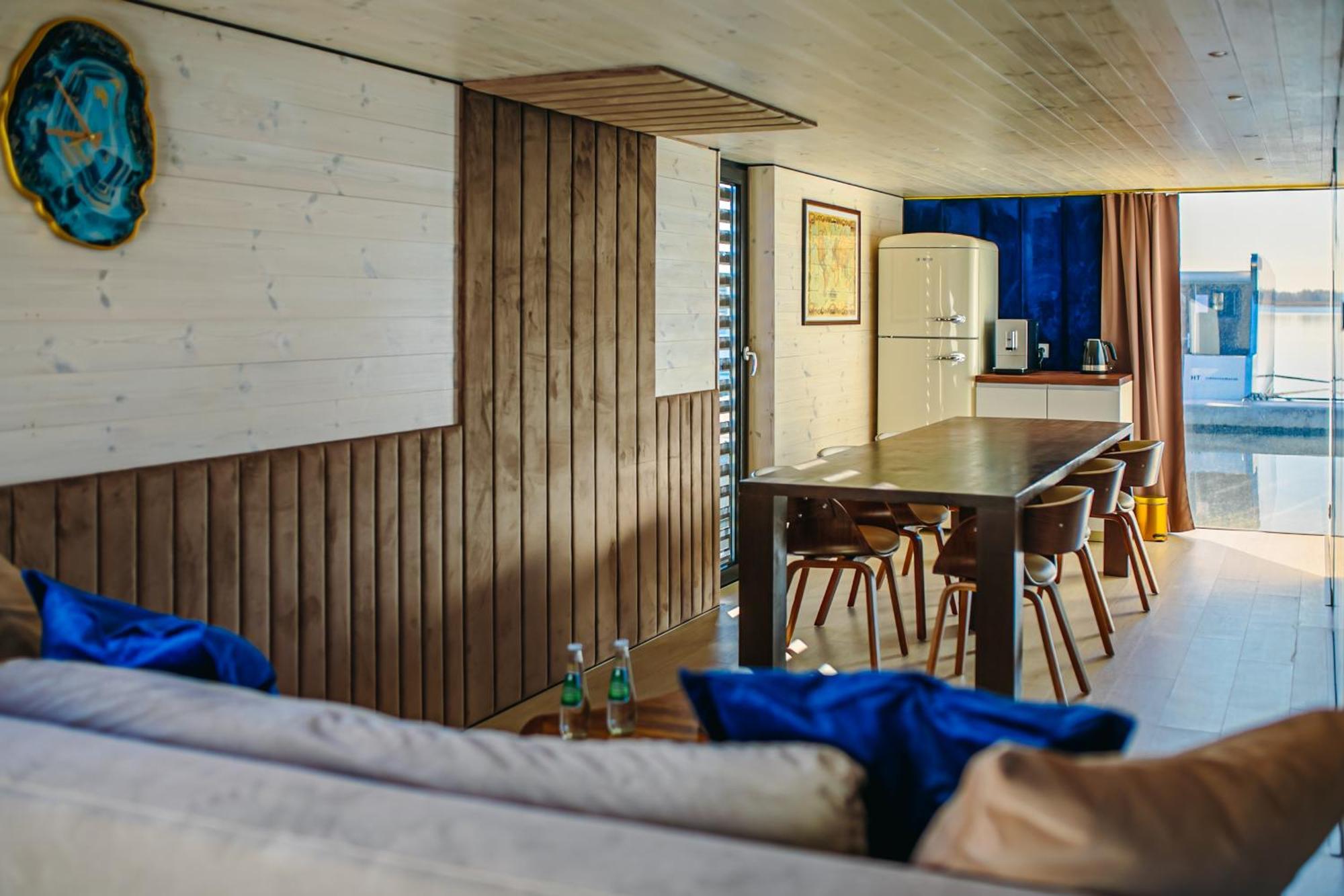 Grand Ht Houseboats - Domki Na Wodzie - Sauna, Jacuzzi, Kominek ミエルノ 部屋 写真